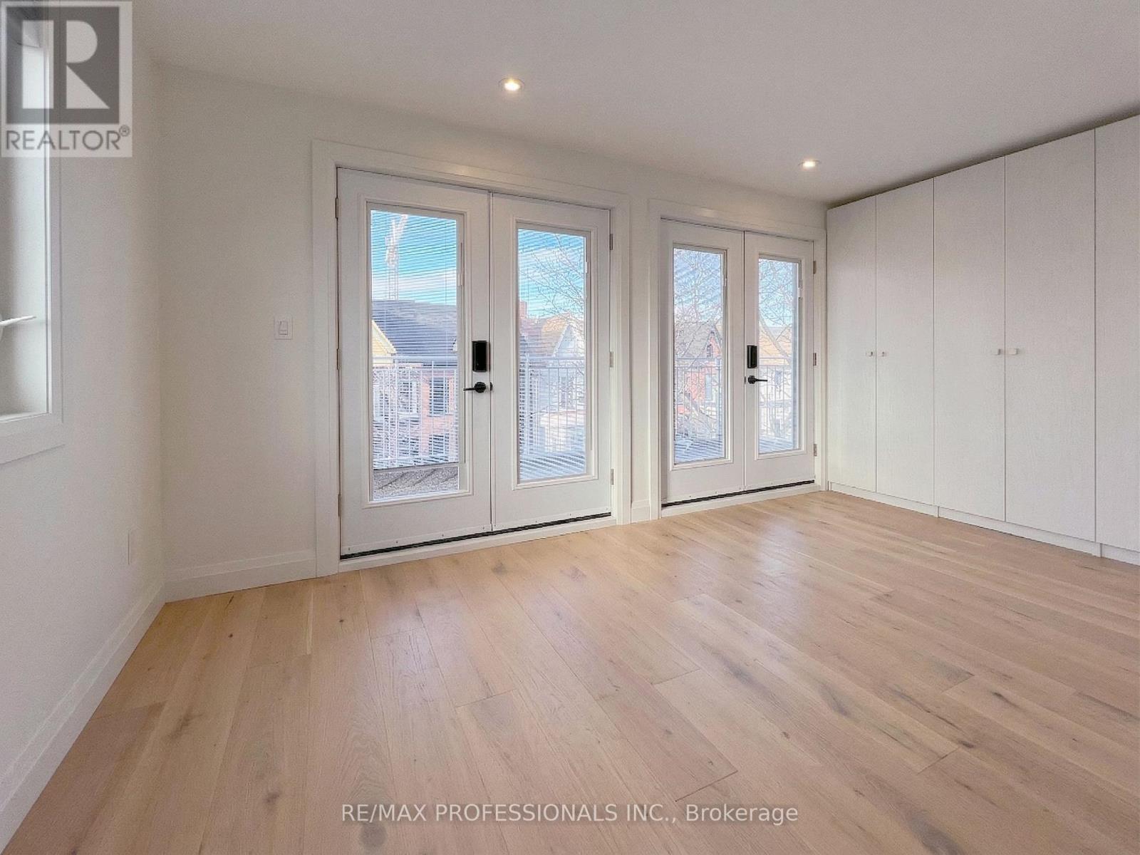 41 ROLYAT STREET - 27