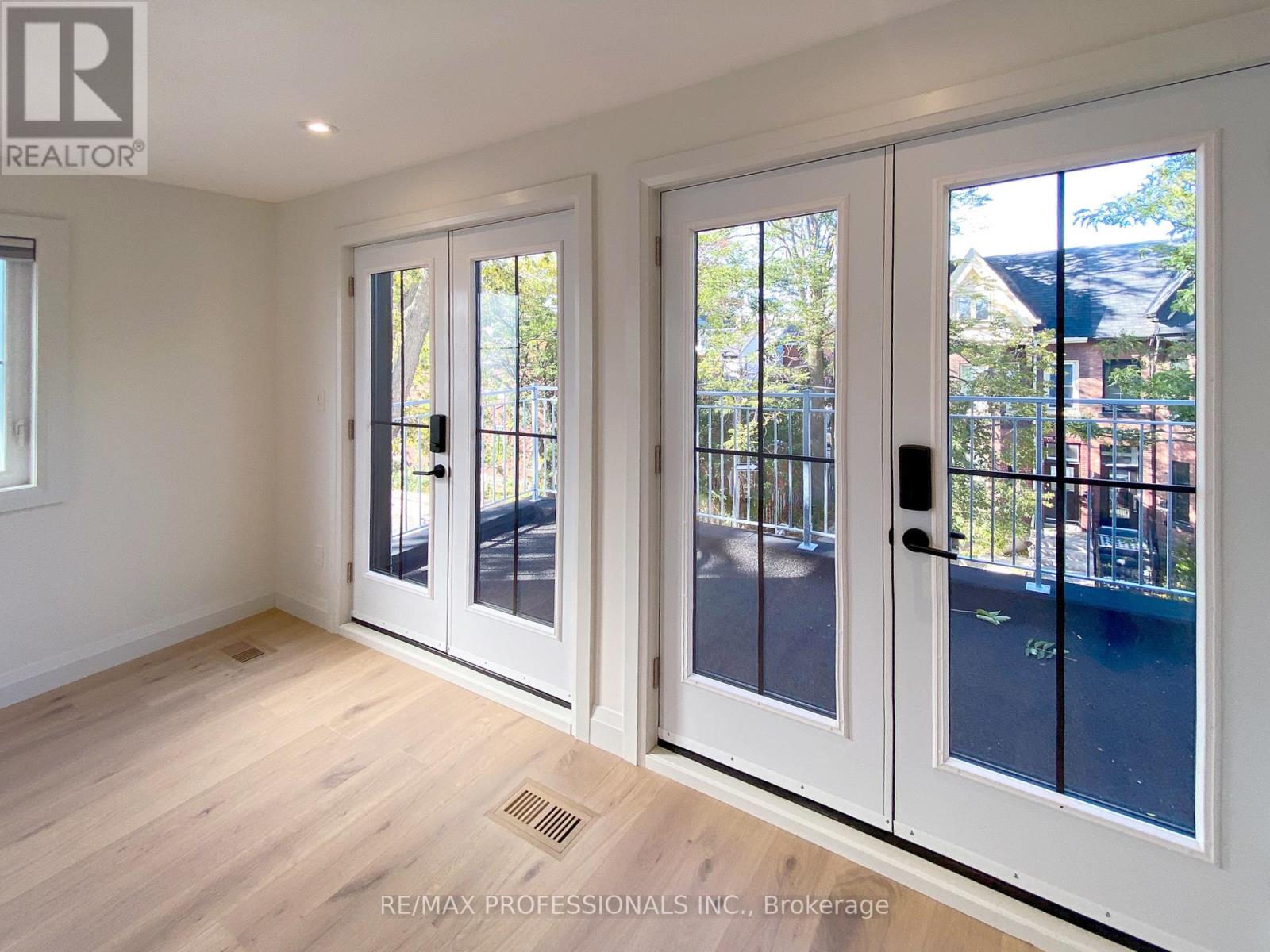 41 ROLYAT STREET - 29