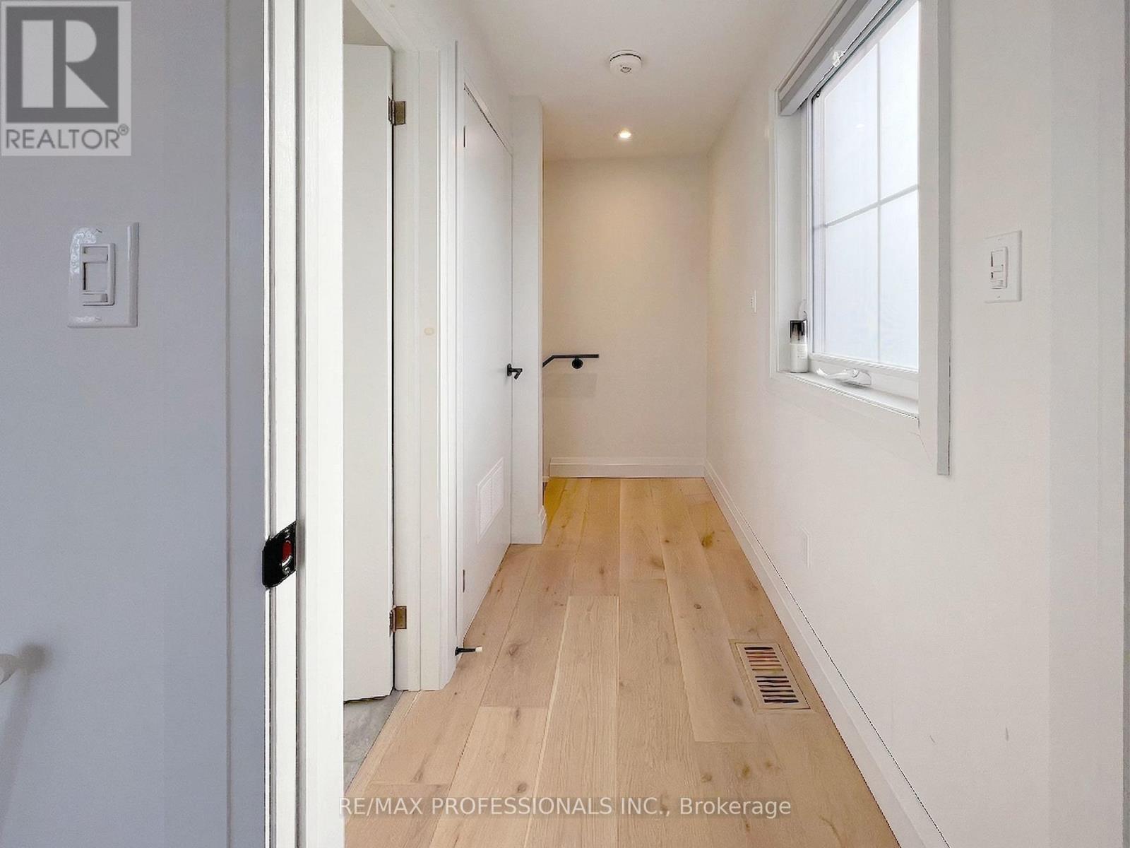 41 ROLYAT STREET - 30