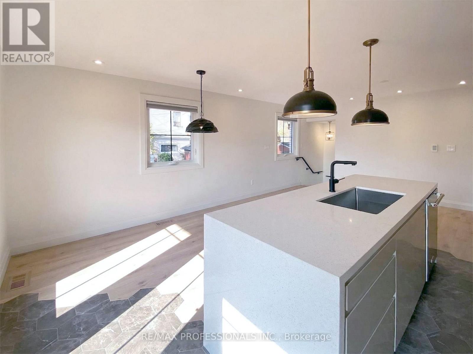 41 ROLYAT STREET - 38