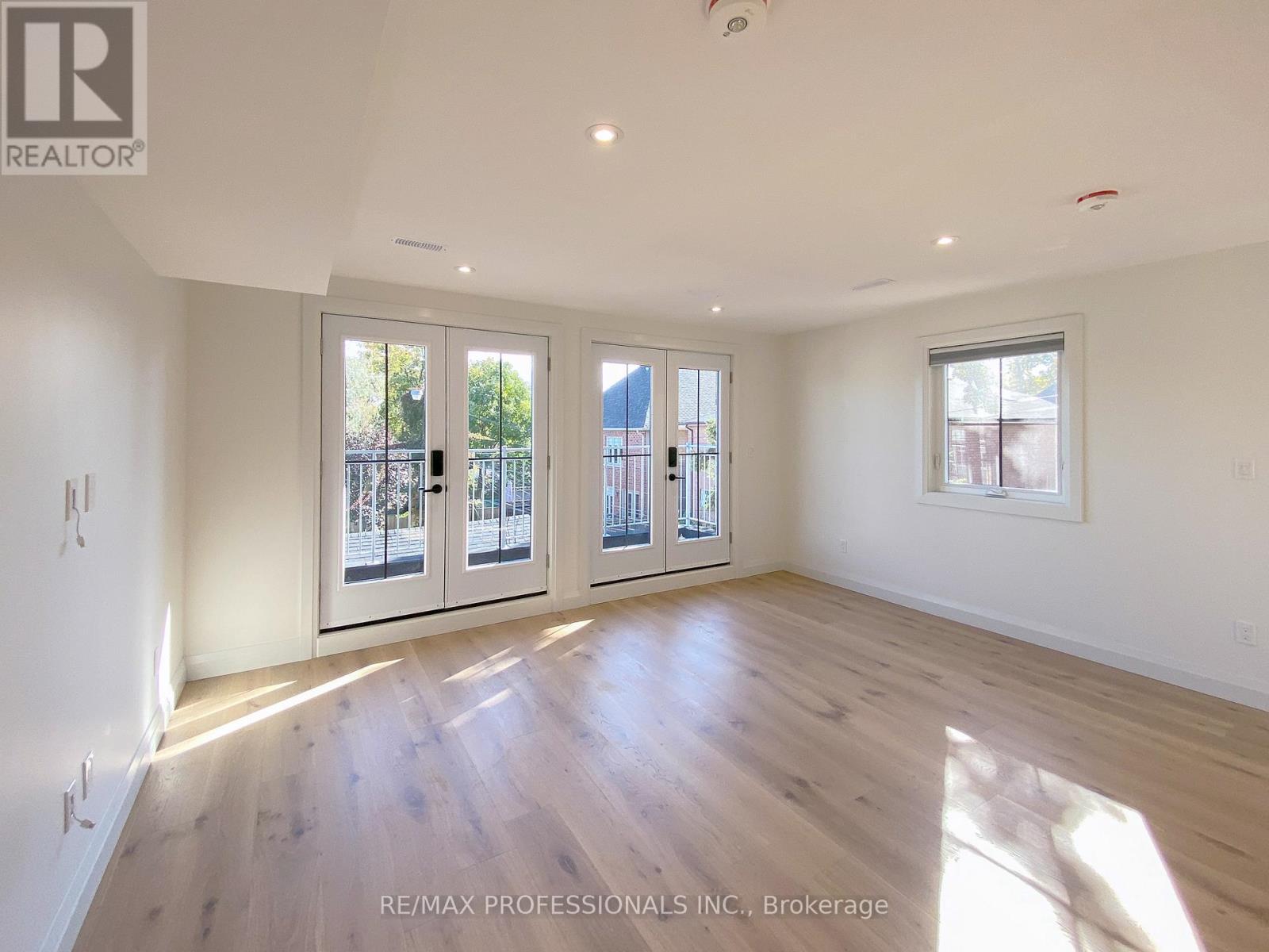 41 ROLYAT STREET - 41