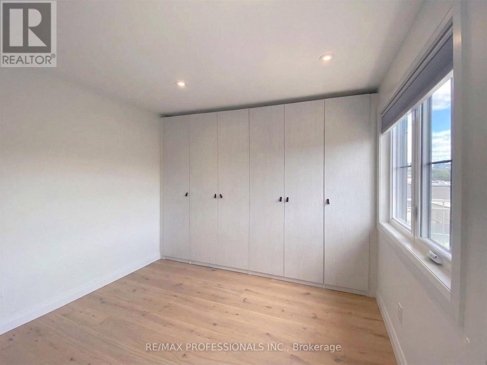 41 ROLYAT STREET - 43