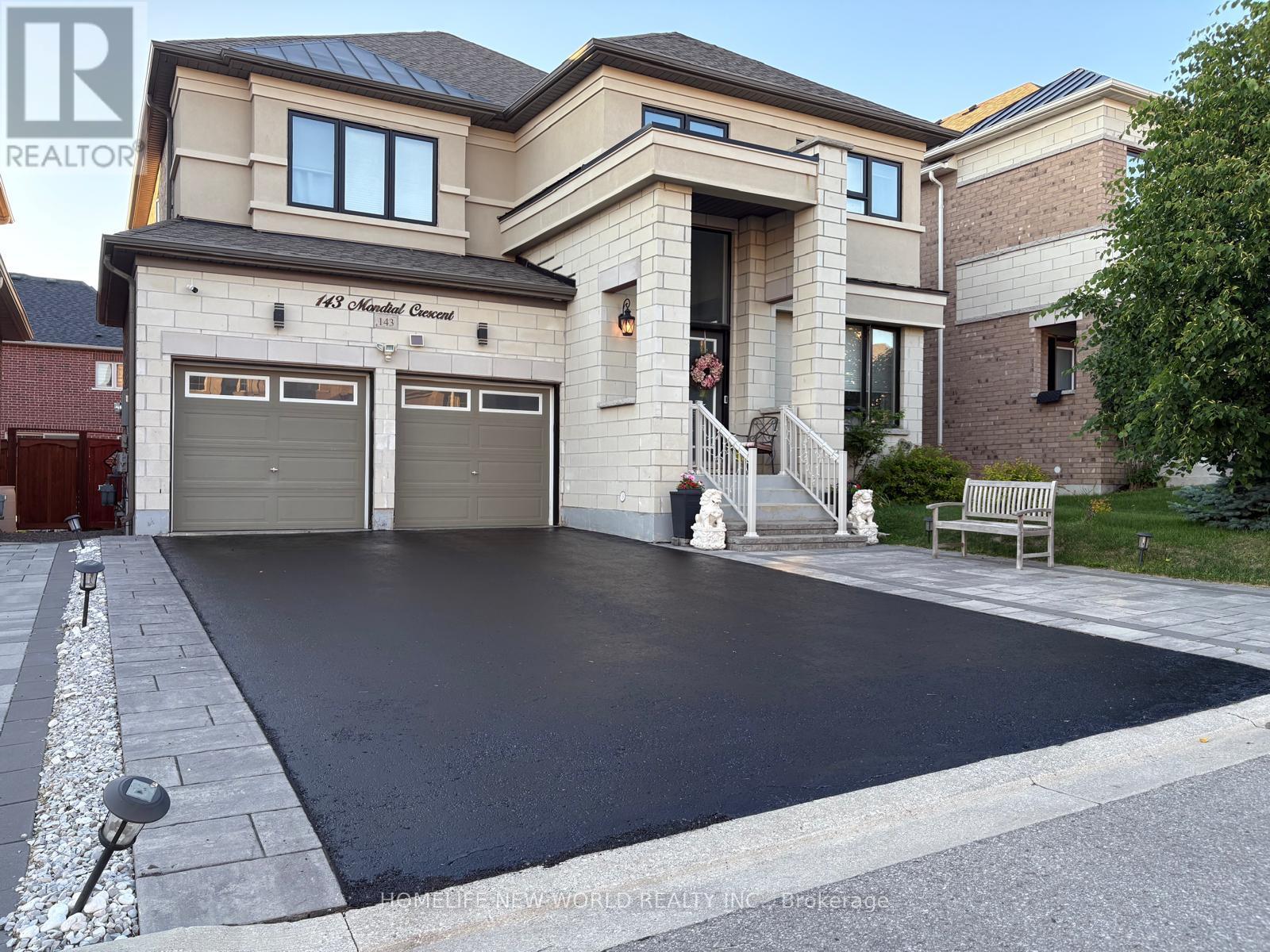 143 MONDIAL CRESCENT - 1