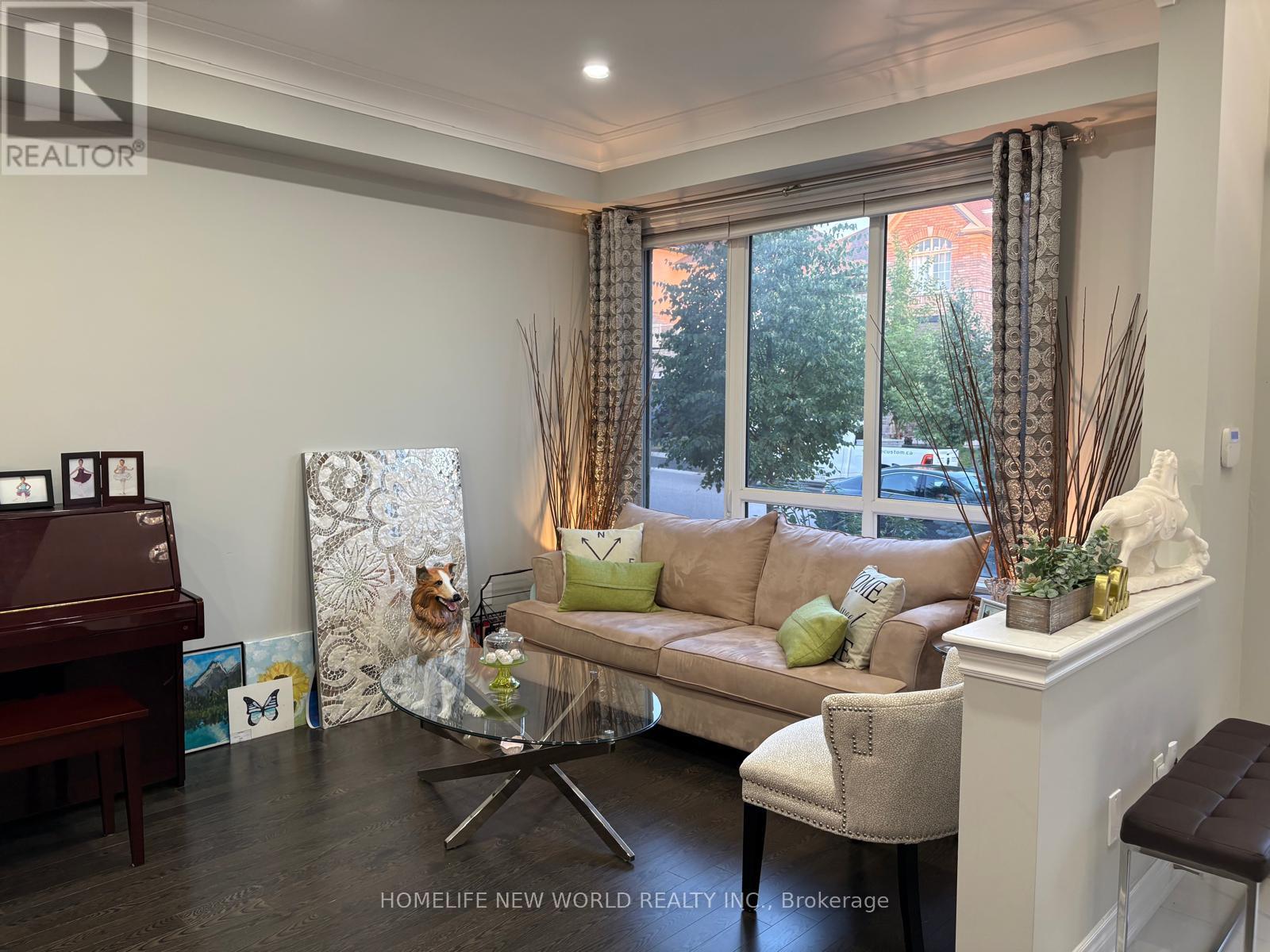 143 MONDIAL CRESCENT - 5
