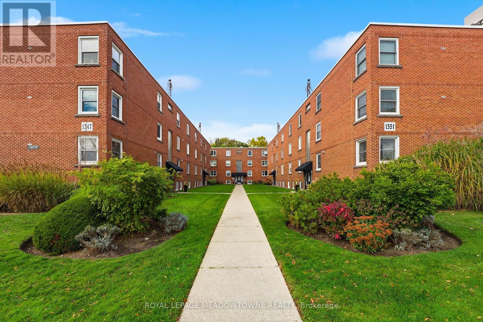 #15 1351 LAKESHORE ROAD - 23