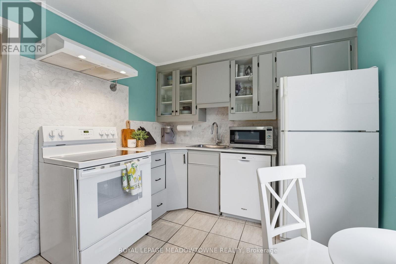 #15 1351 LAKESHORE ROAD - 6