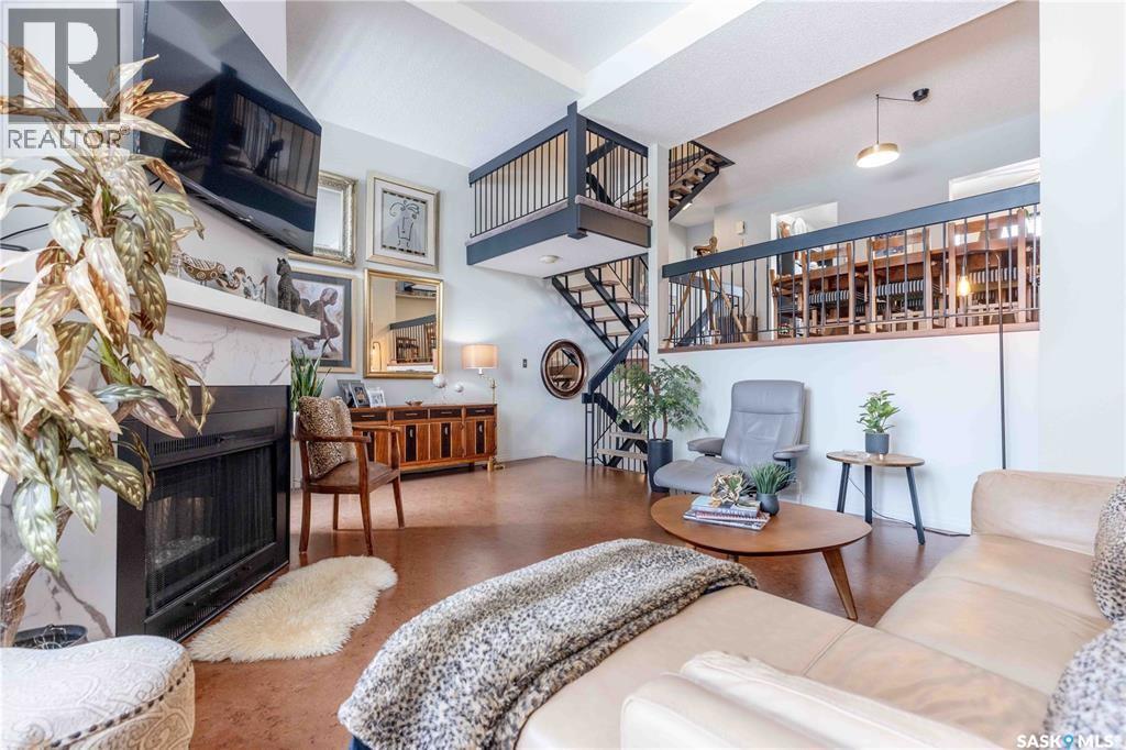 #52 455 PINEHOUSE DRIVE - 4