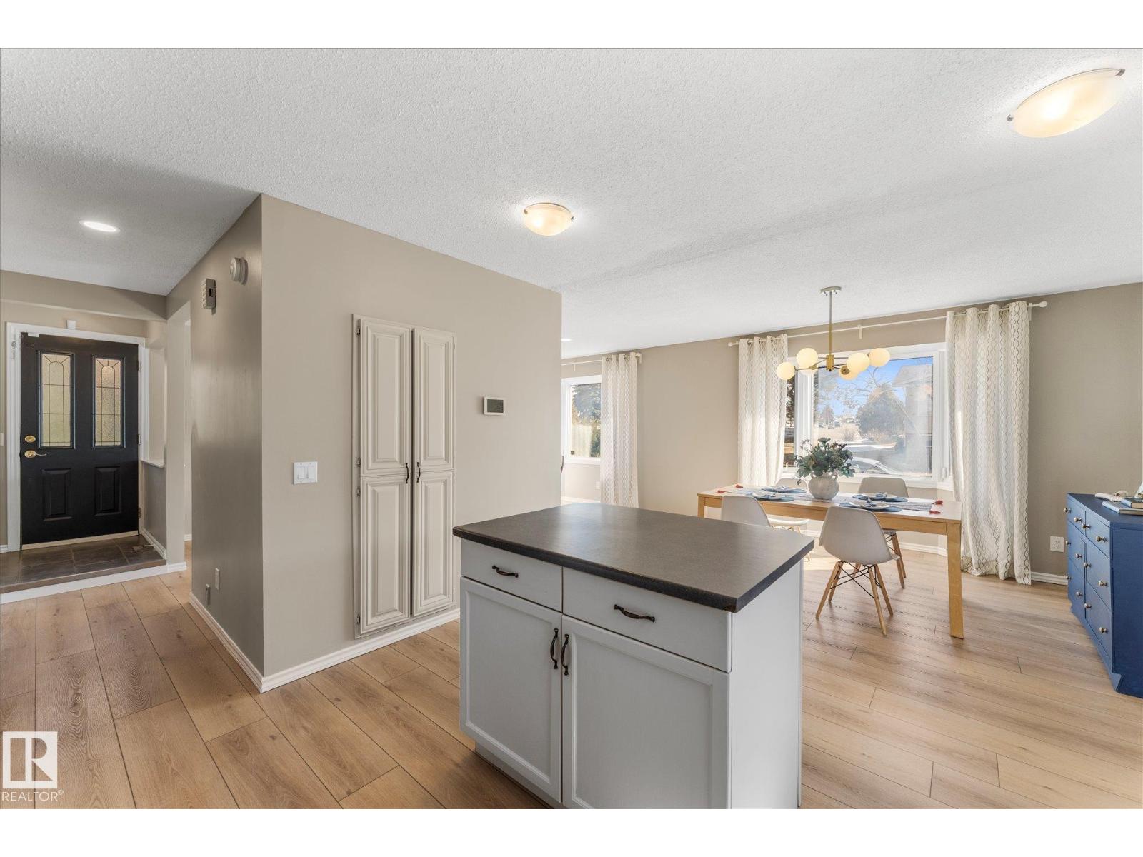 2626 49 ST NW, Edmonton