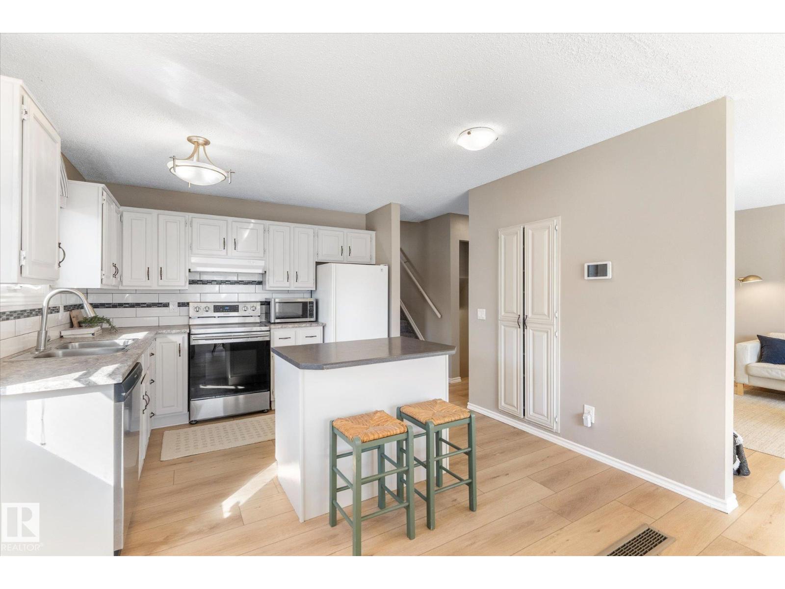 2626 49 ST NW, Edmonton