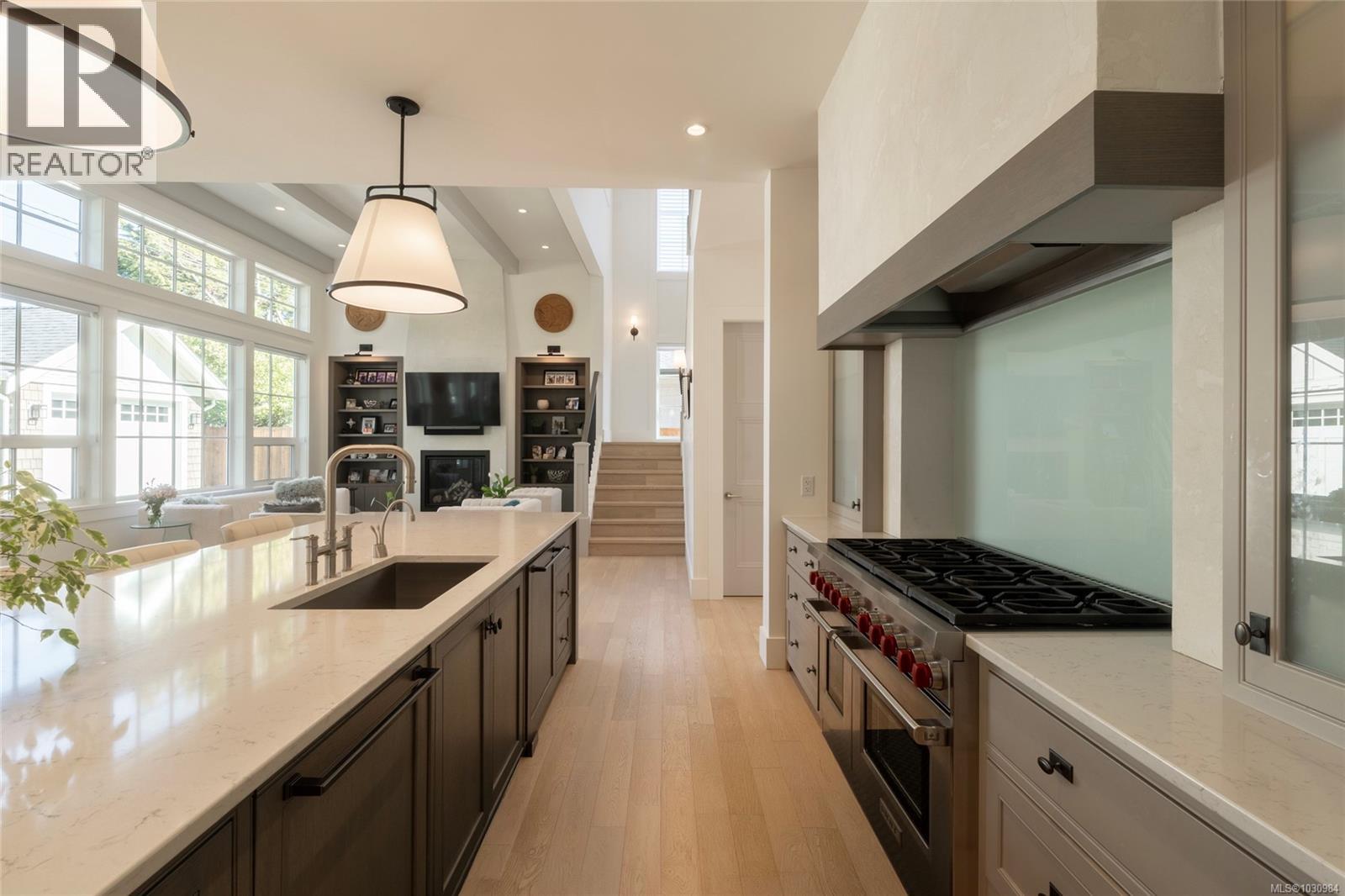  2218 Kinross Avenue, Oak Bay