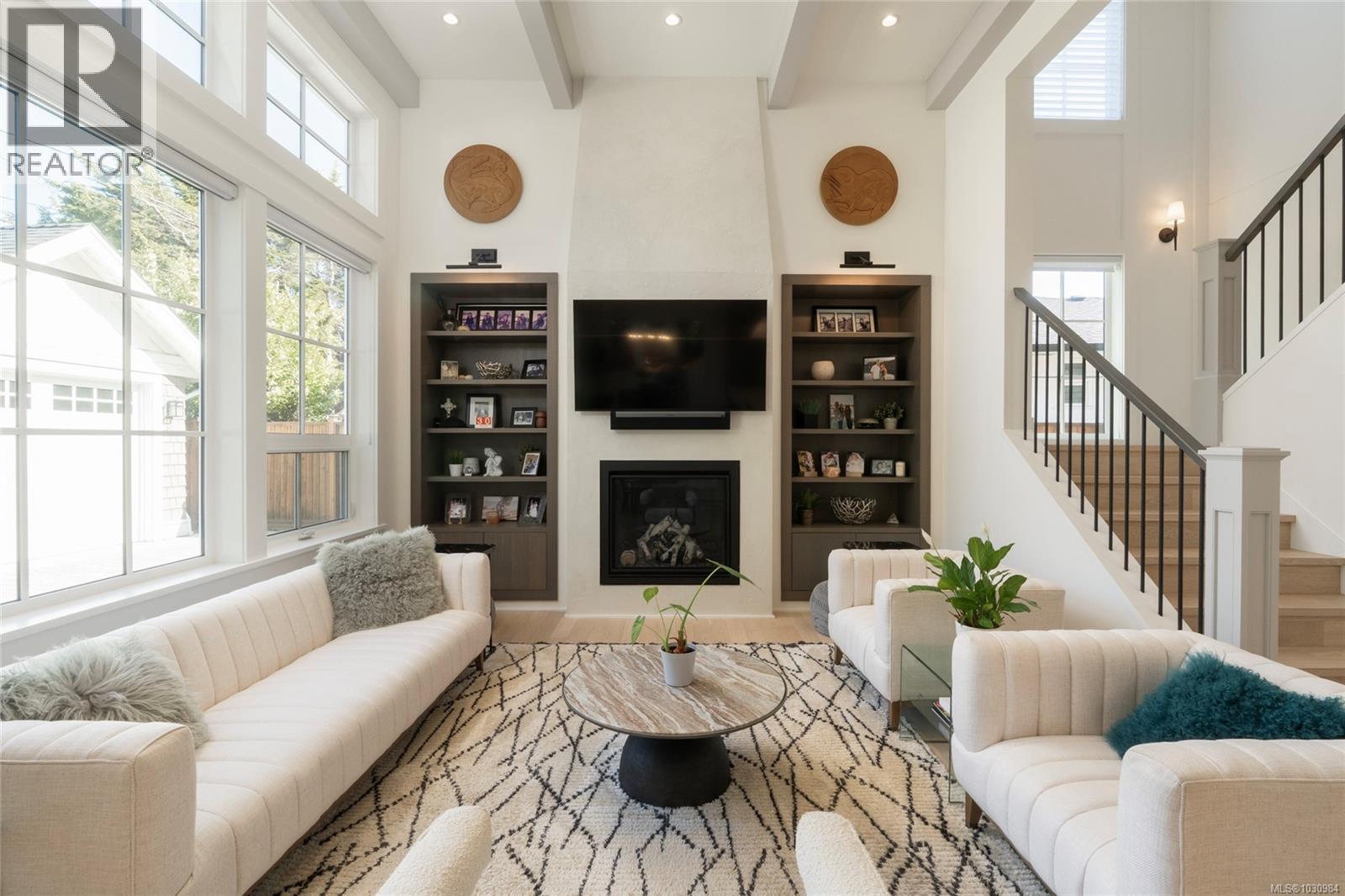  2218 Kinross Avenue, Oak Bay