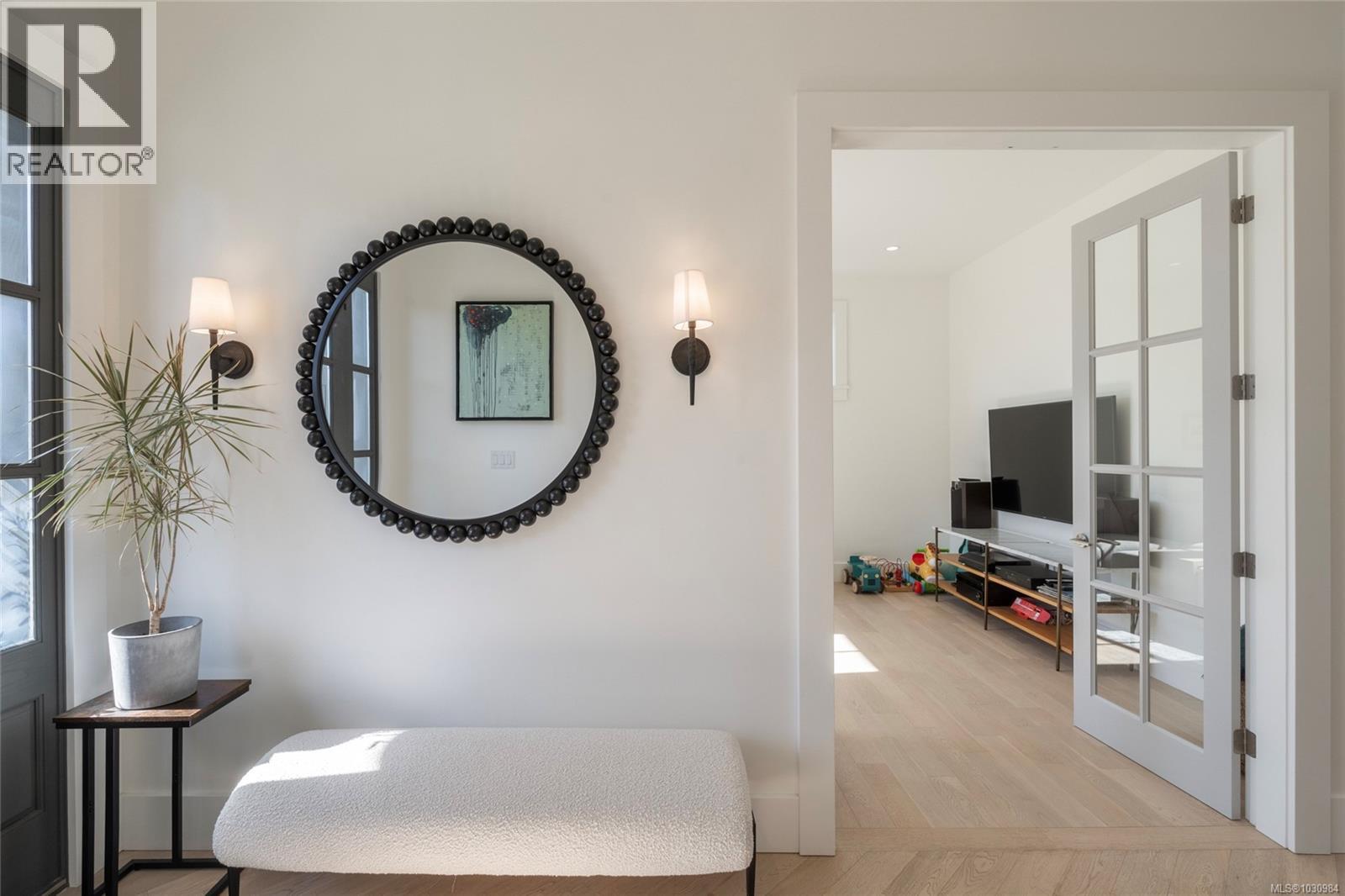  2218 Kinross Avenue, Oak Bay