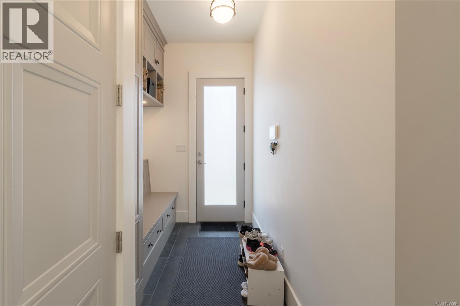  2218 Kinross Avenue, Oak Bay