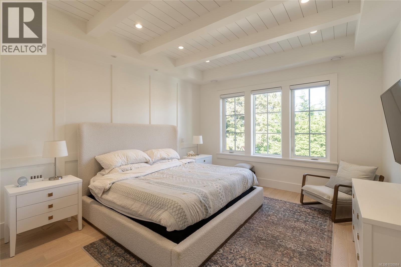  2218 Kinross Avenue, Oak Bay