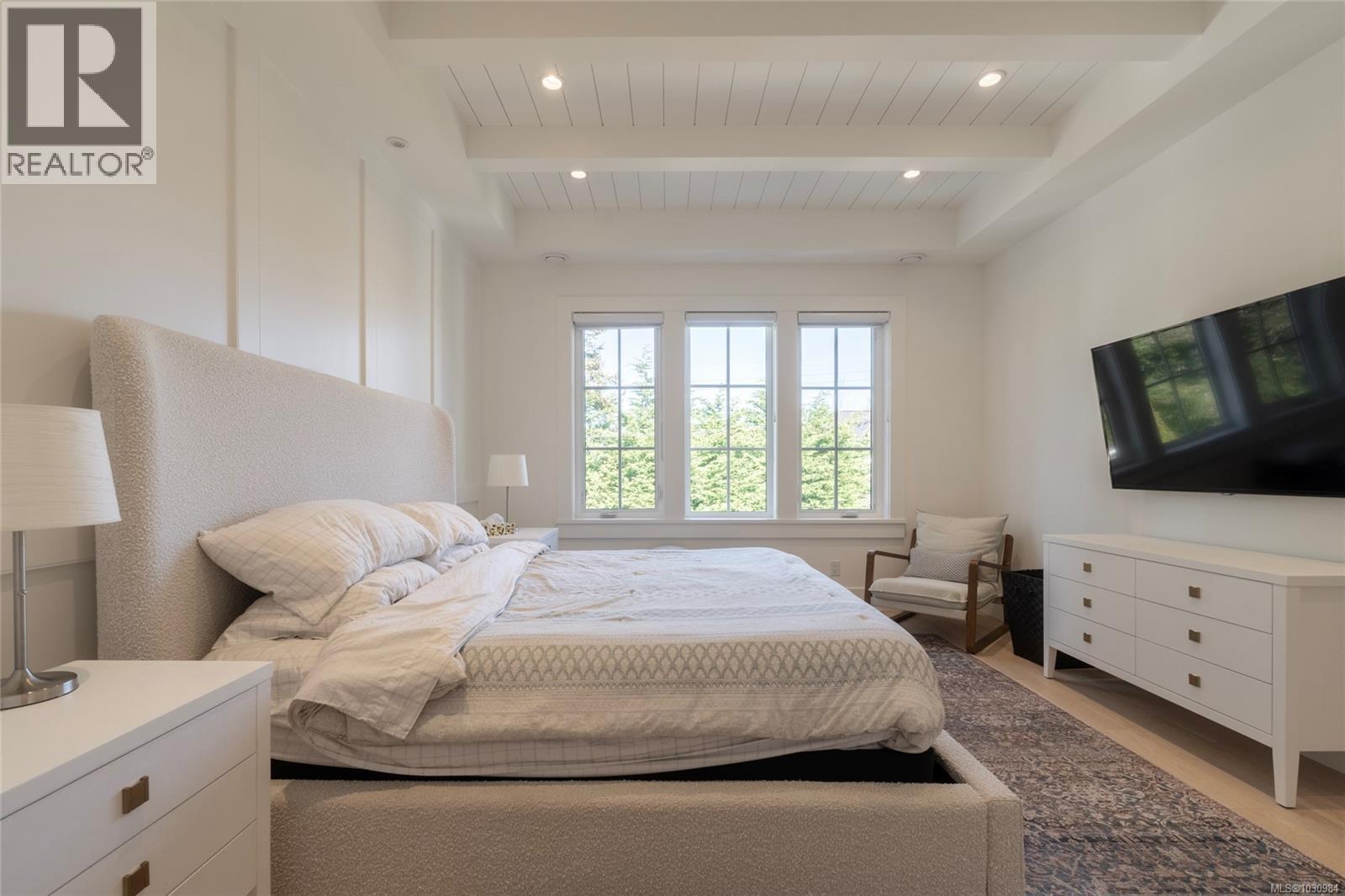  2218 Kinross Avenue, Oak Bay