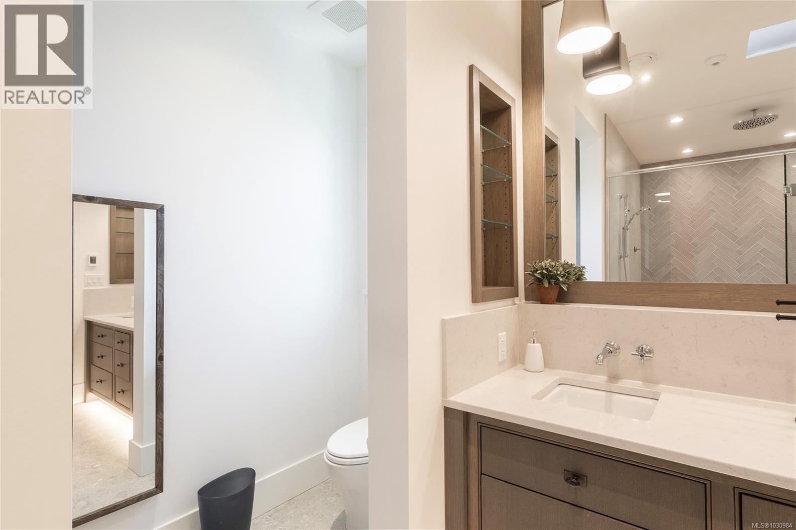  2218 Kinross Avenue, Oak Bay