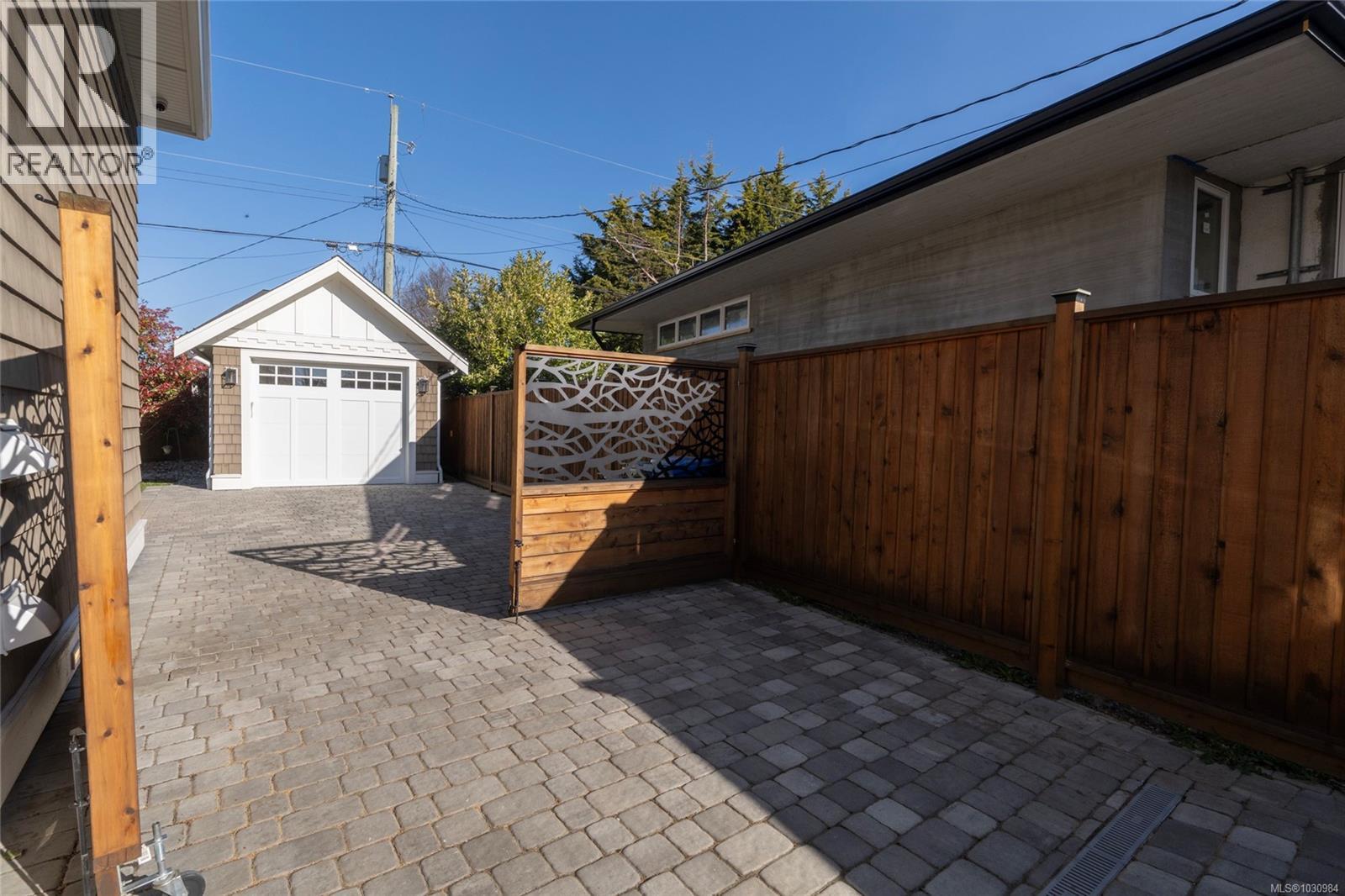  2218 Kinross Avenue, Oak Bay