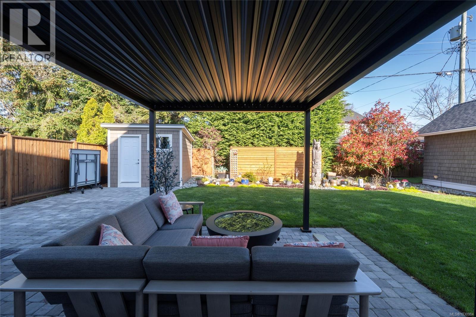  2218 Kinross Avenue, Oak Bay