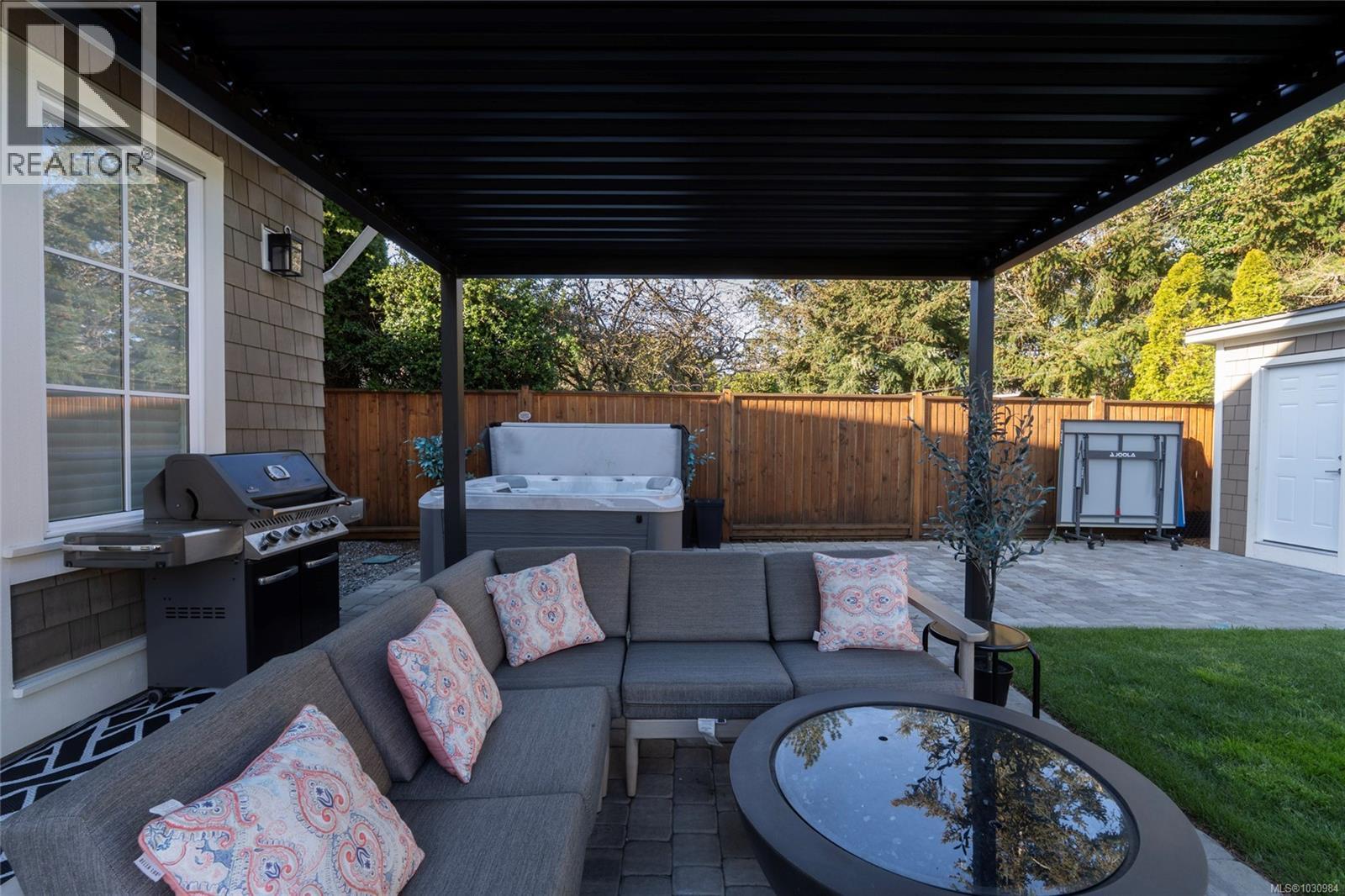  2218 Kinross Avenue, Oak Bay