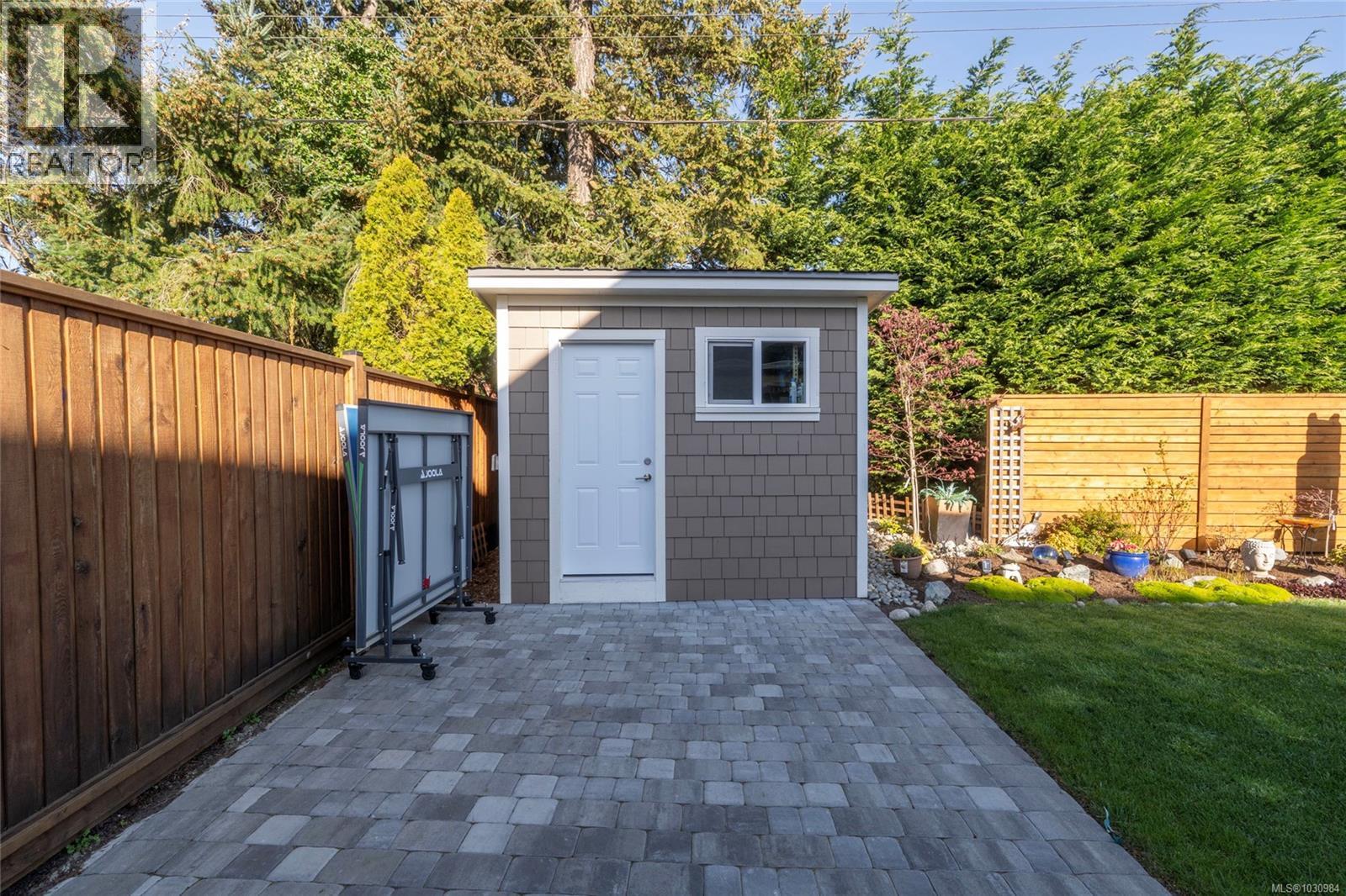  2218 Kinross Avenue, Oak Bay