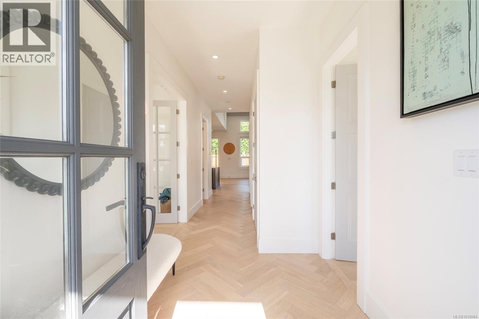  2218 Kinross Avenue, Oak Bay