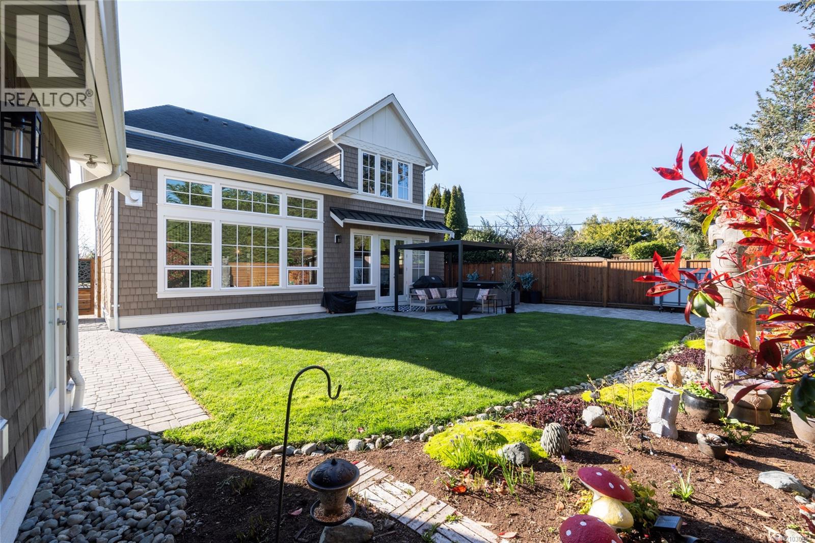  2218 Kinross Avenue, Oak Bay