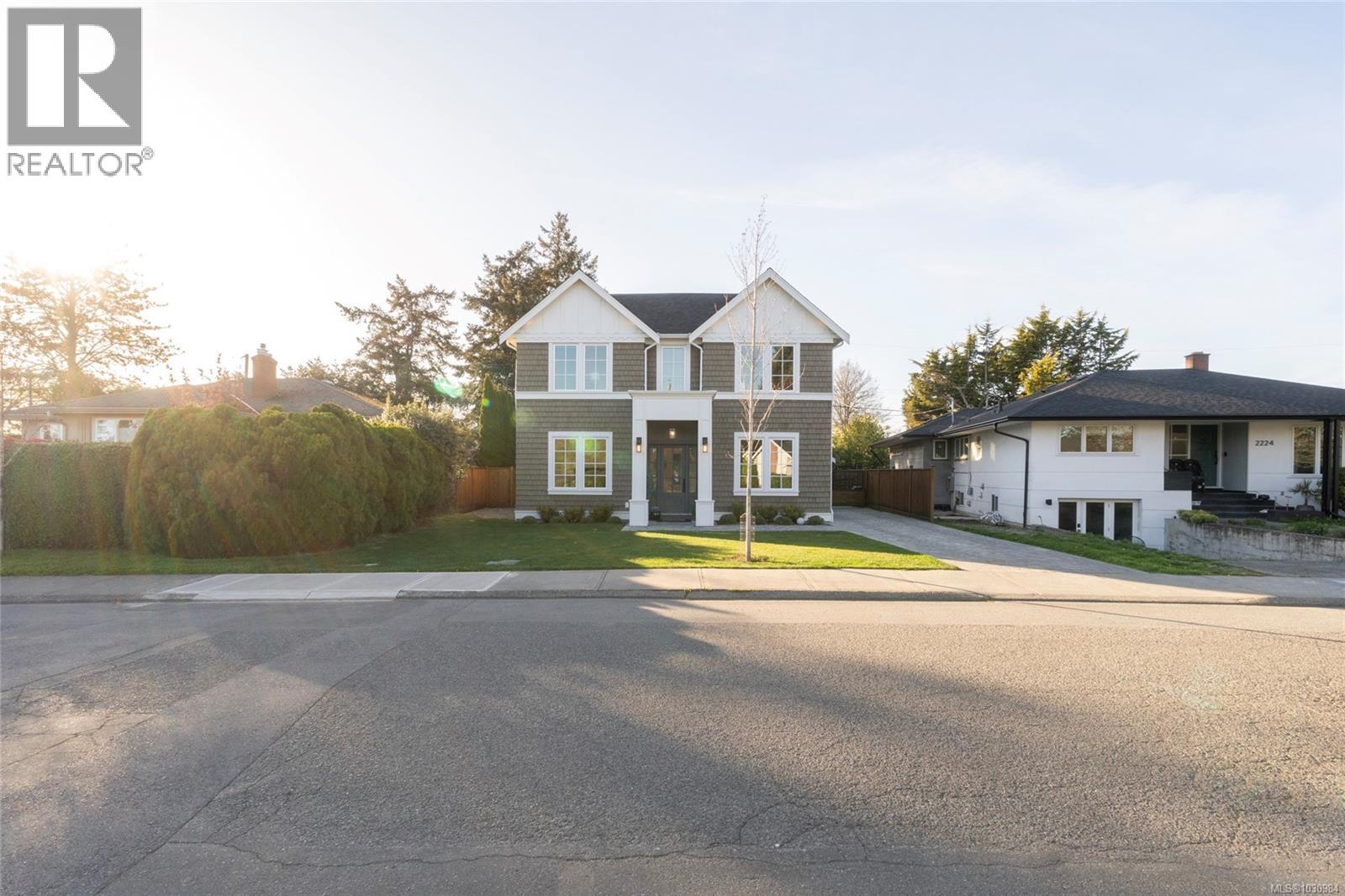  2218 Kinross Avenue, Oak Bay