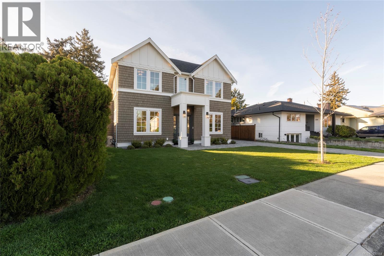  2218 Kinross Avenue, Oak Bay