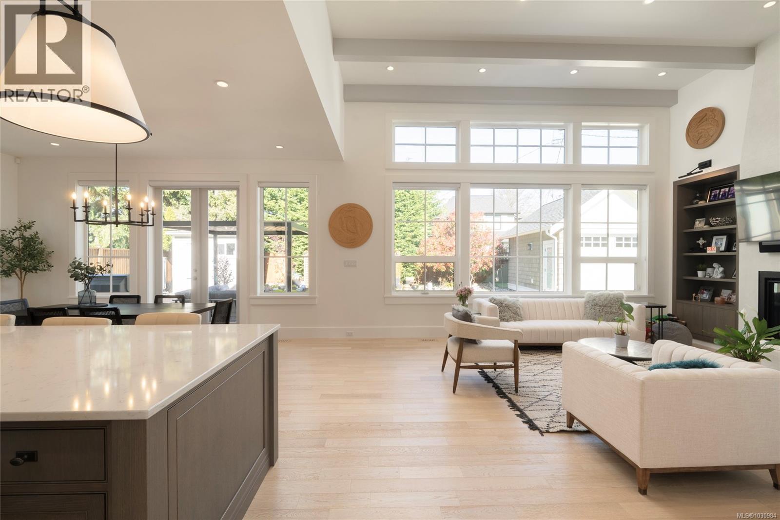  2218 Kinross Avenue, Oak Bay