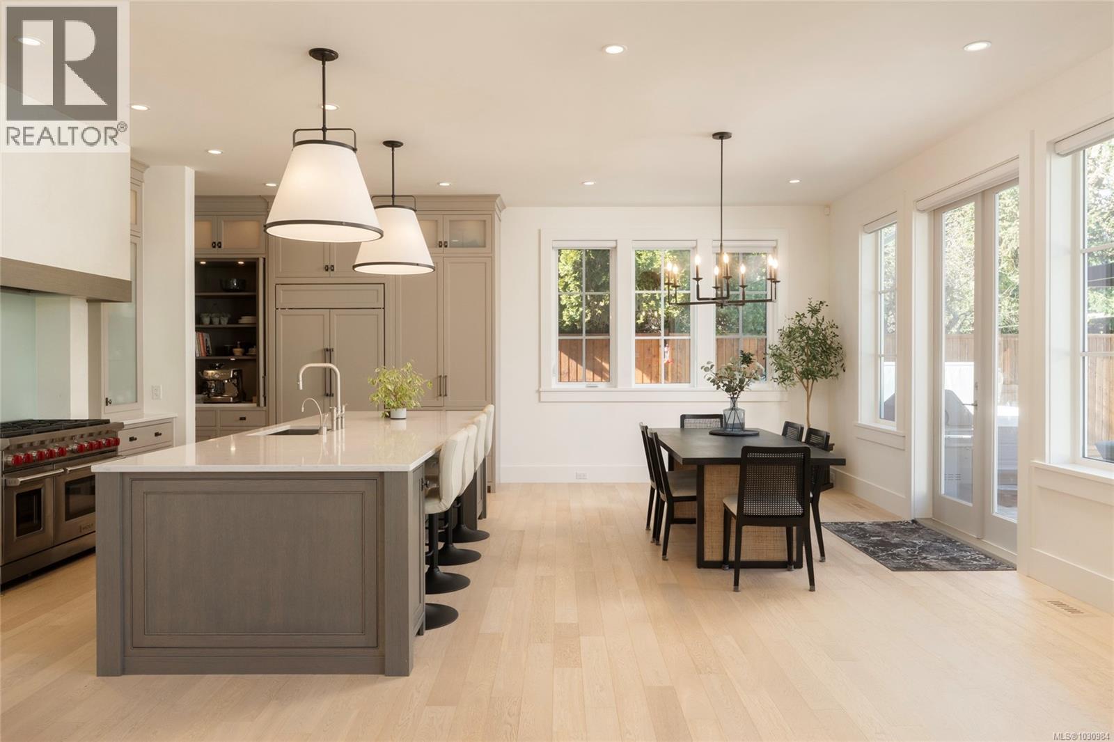  2218 Kinross Avenue, Oak Bay