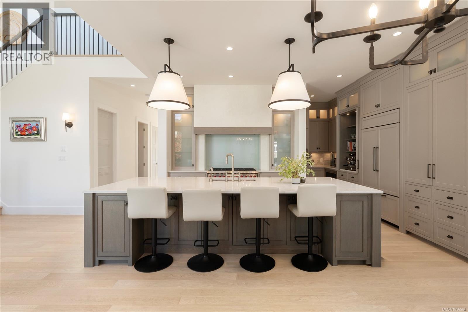  2218 Kinross Avenue, Oak Bay