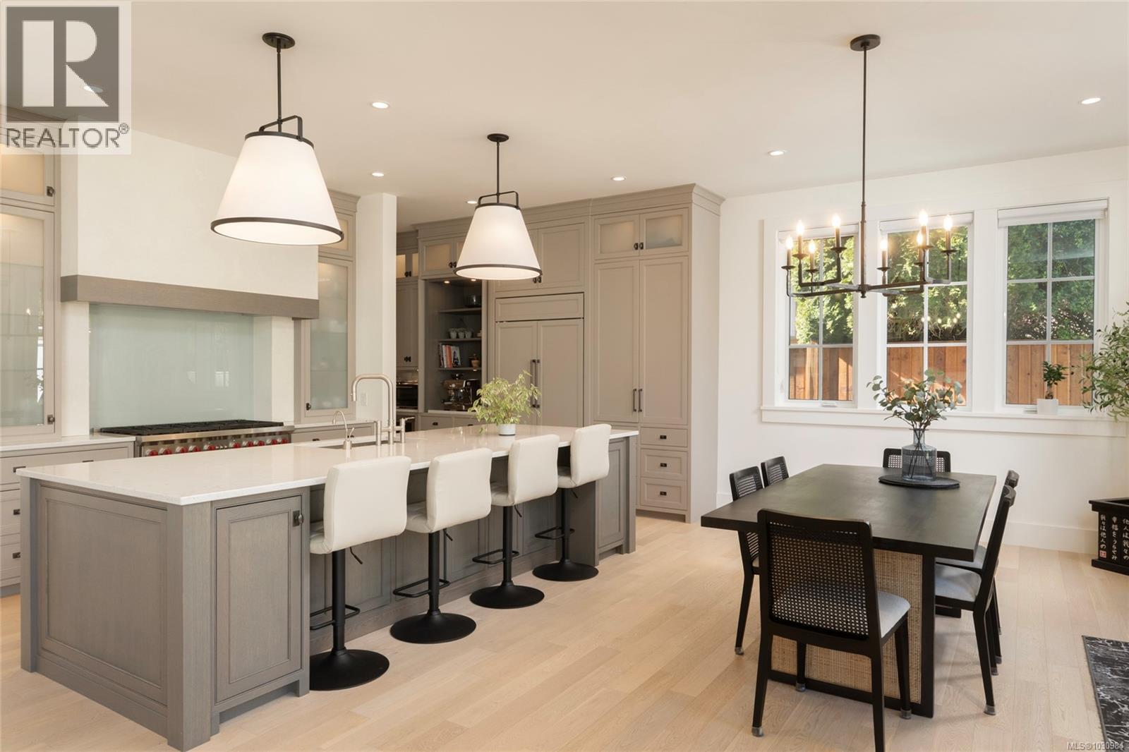  2218 Kinross Avenue, Oak Bay