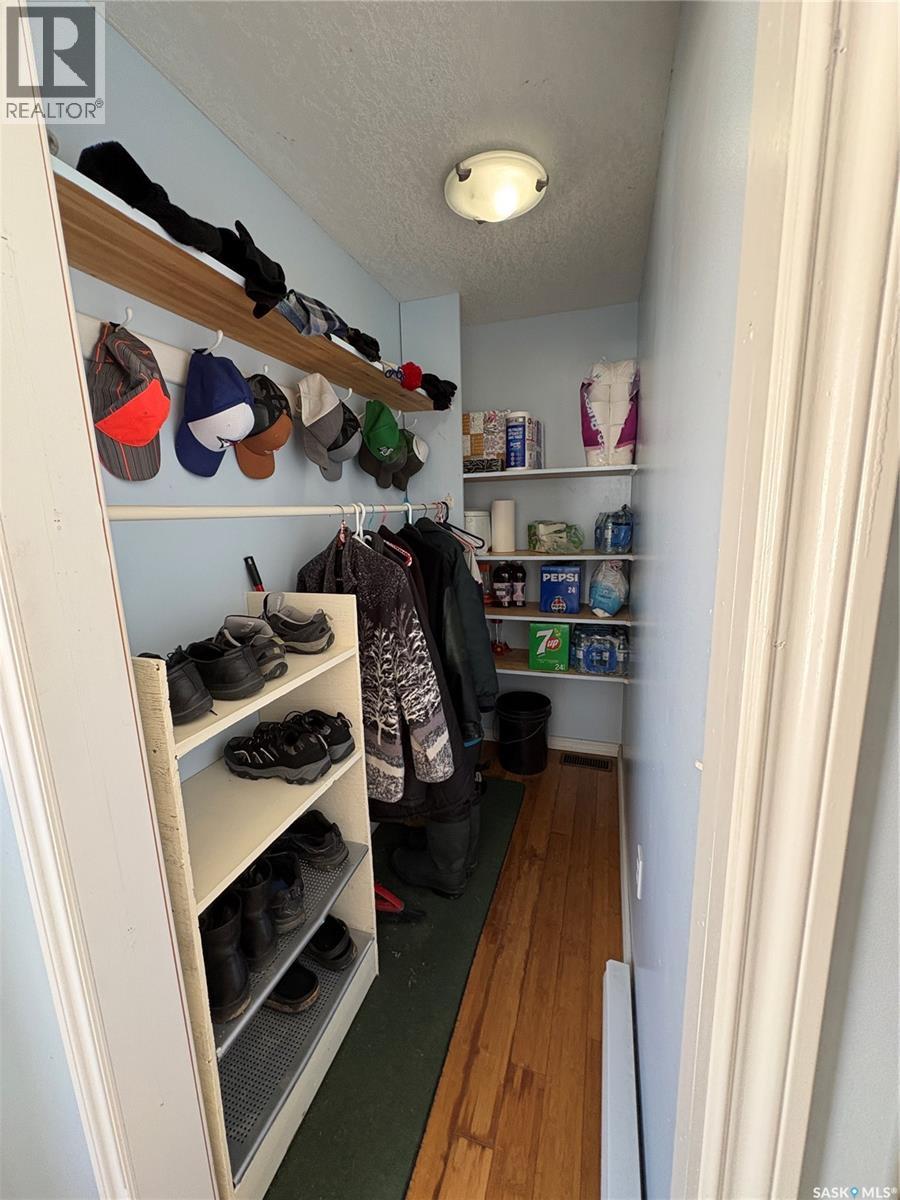 207 THIRD AVENUE W - 11