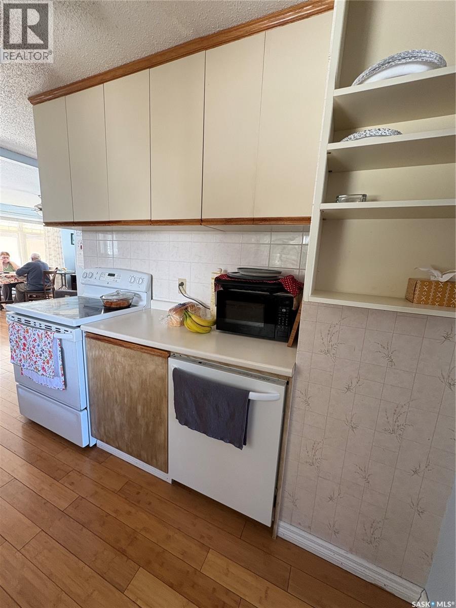 207 THIRD AVENUE W - 12