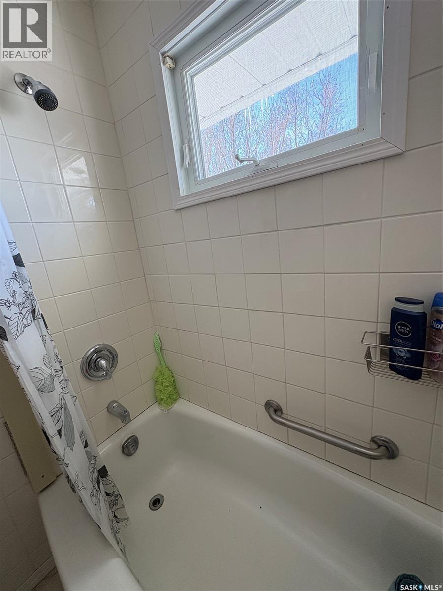 207 THIRD AVENUE W - 27