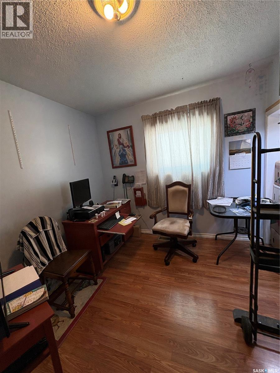 207 THIRD AVENUE W - 17