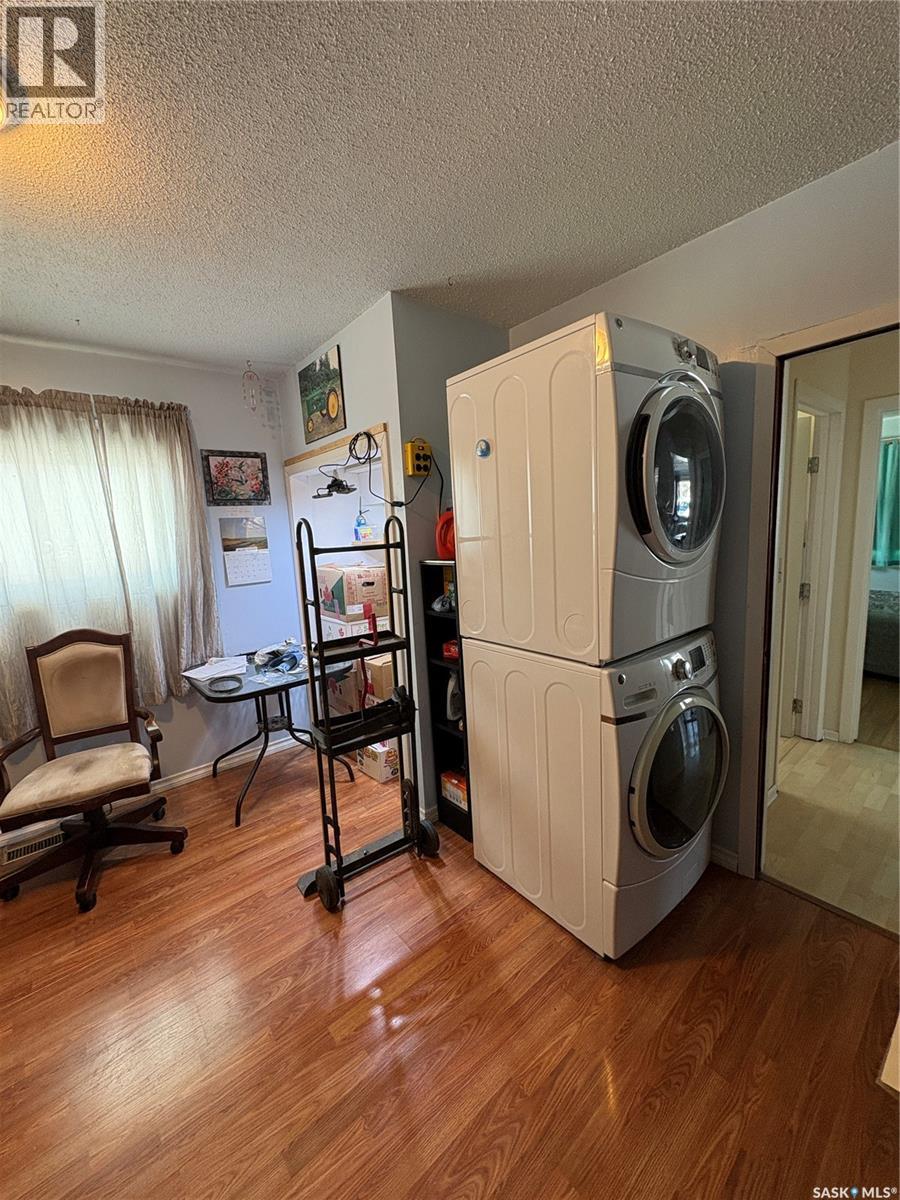 207 THIRD AVENUE W - 16