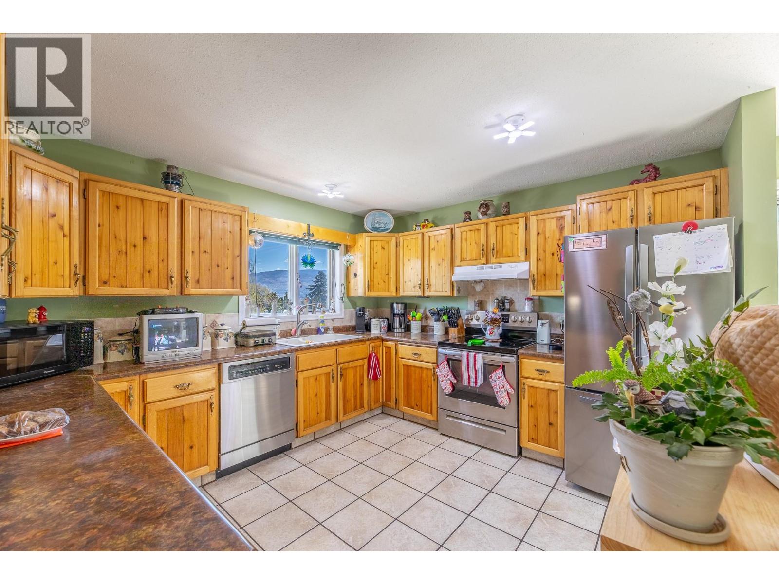  2210 West Bench Drive, Penticton