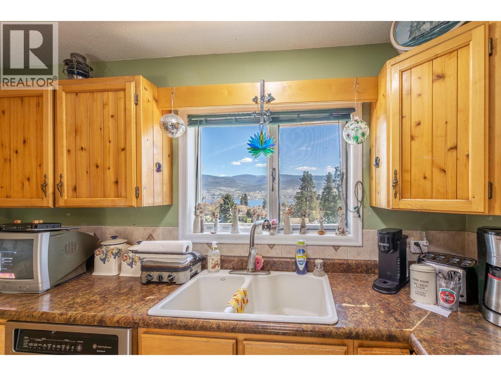  2210 West Bench Drive, Penticton