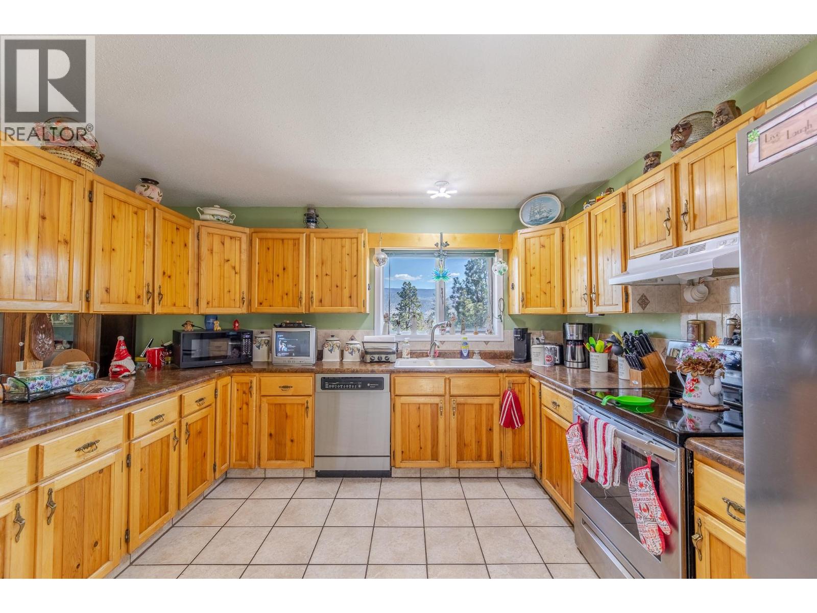  2210 West Bench Drive, Penticton