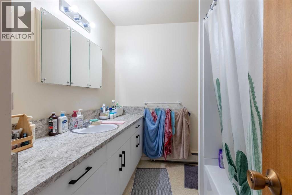 622 & 624 22 STREET N - 27