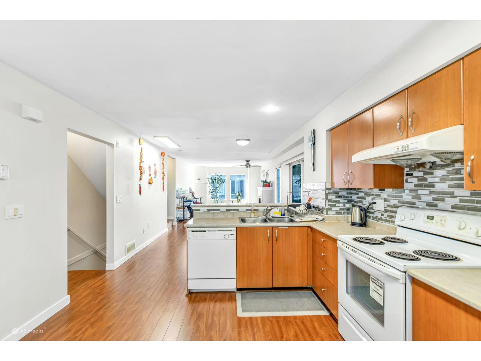 102 12040 68 AVENUE, Surrey