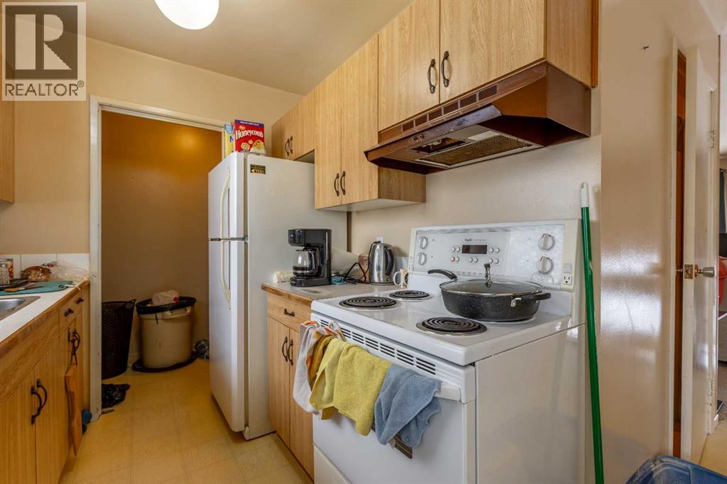 1408 & 1410 15 AVENUE N - 15