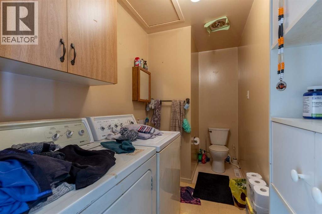 1408 & 1410 15 AVENUE N - 16