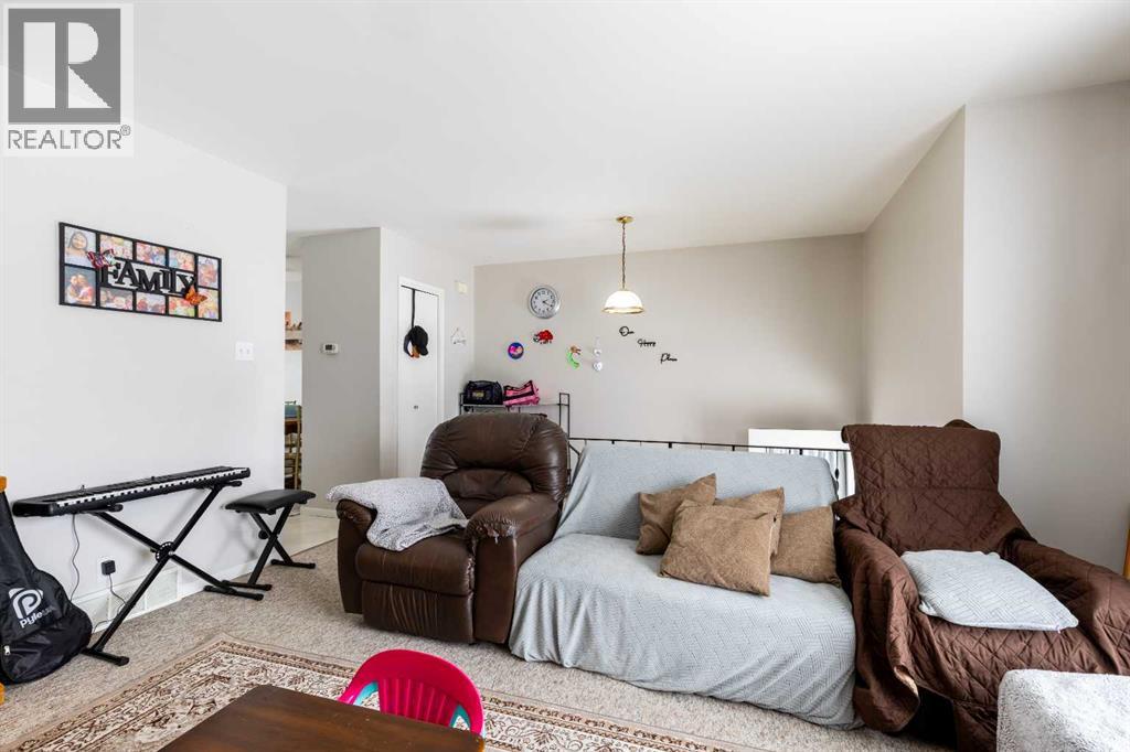 1408 & 1410 15 AVENUE N - 19