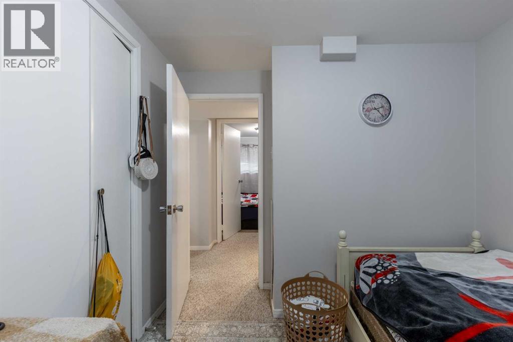 1408 & 1410 15 AVENUE N - 23