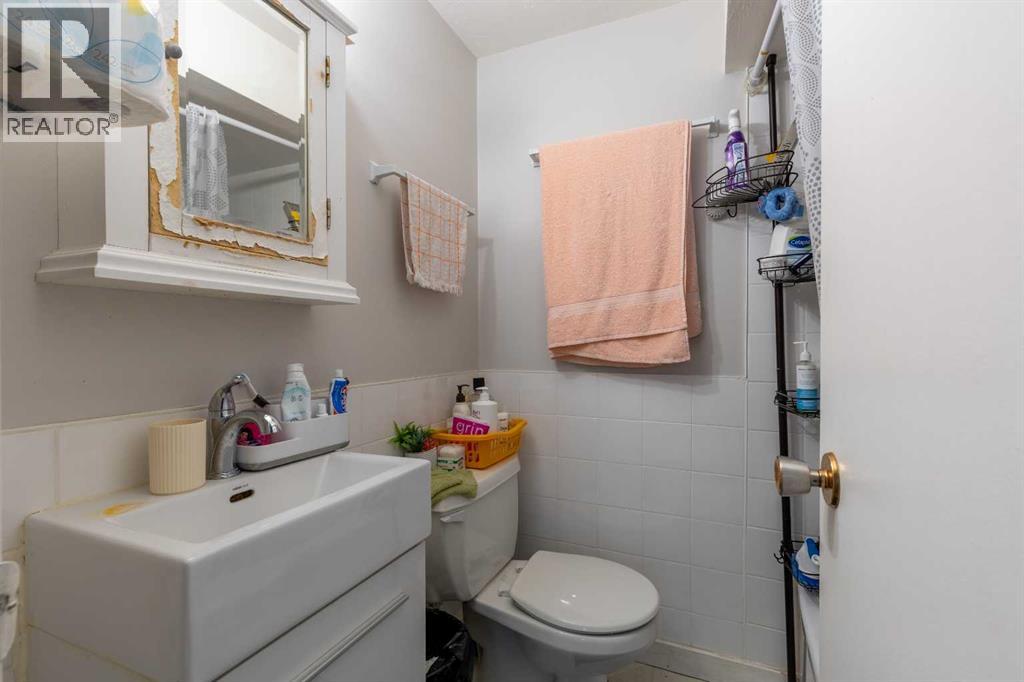 1408 & 1410 15 AVENUE N - 26