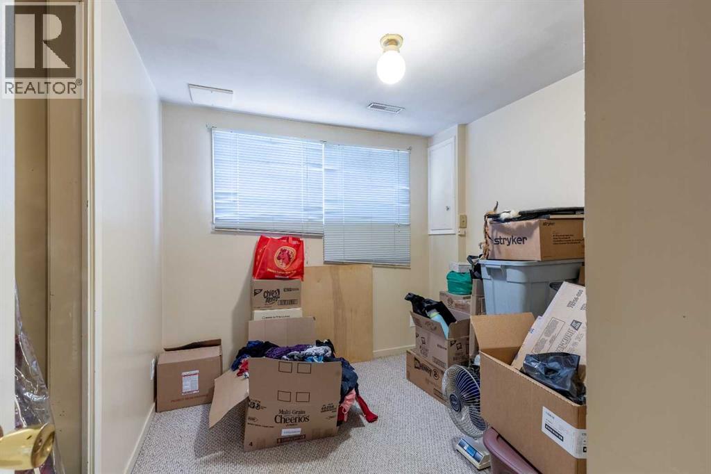 1408 & 1410 15 AVENUE N - 5