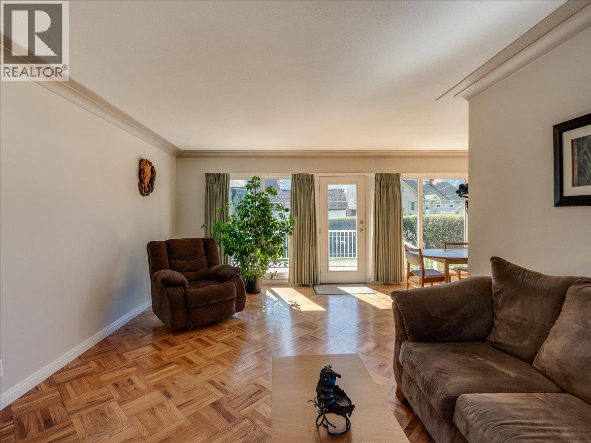 526 PORTIA CRESCENT - 11