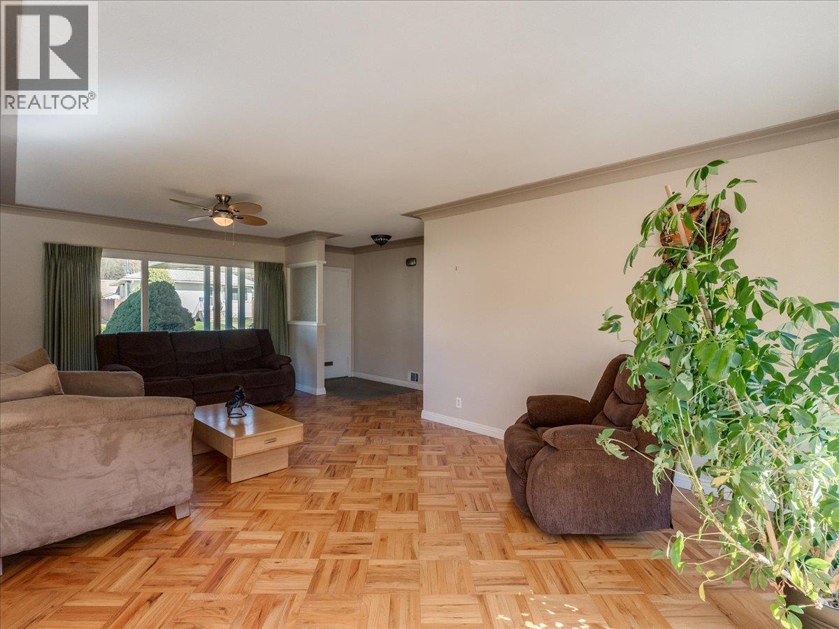526 Portia Crescent - 13
